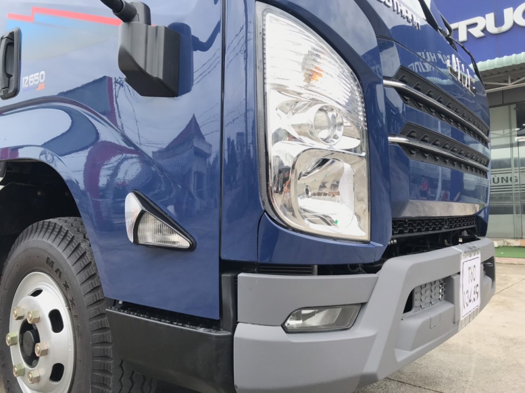 den-xe-iz650