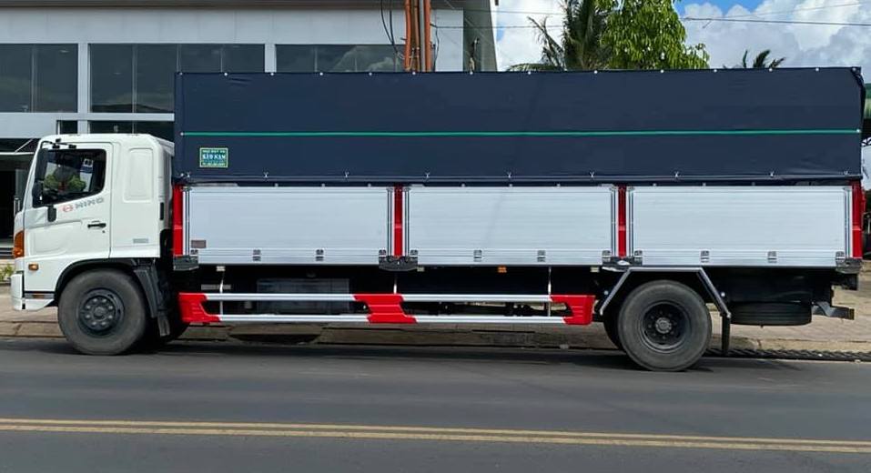hino-8-tan-fg-2017