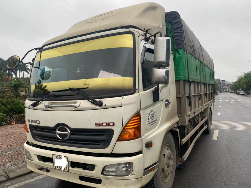 hino-8-tan-fg-2018