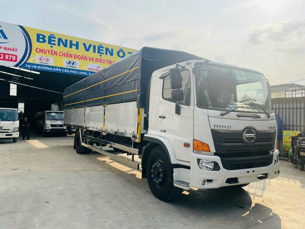 hino-fg-8-tan