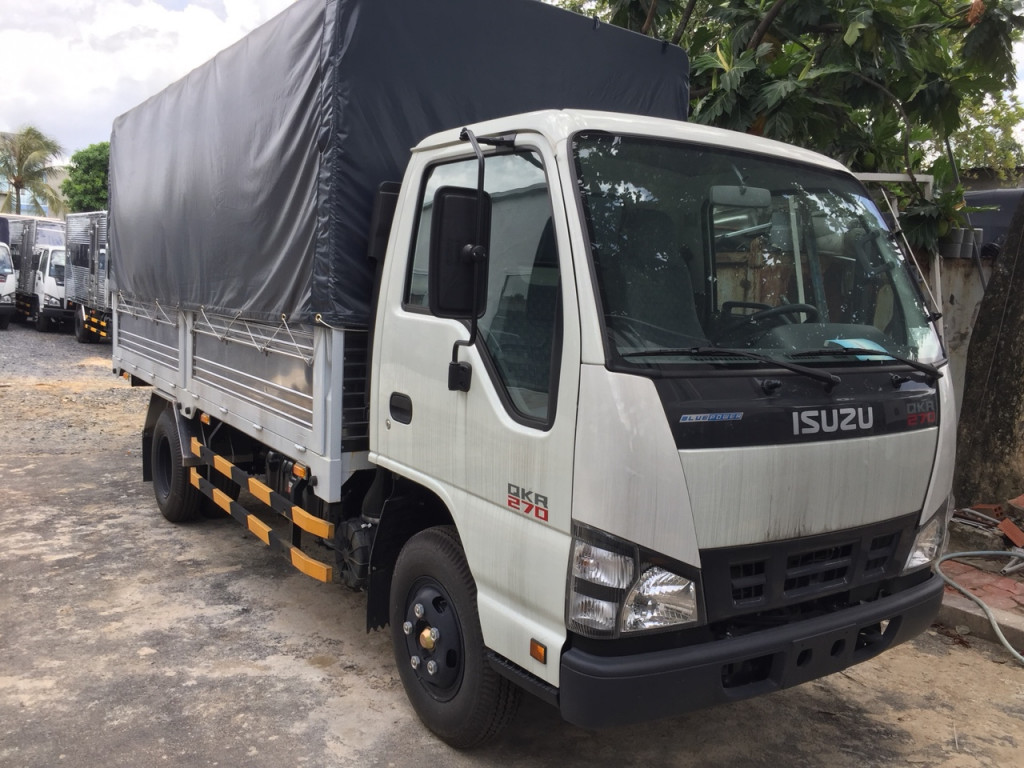 isuzu 2.4 tan.jpg