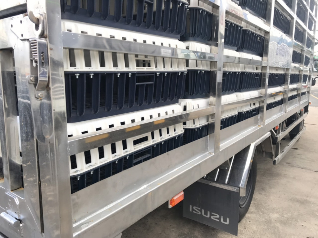 thung-xe-isuzu-cho-ga.jpg