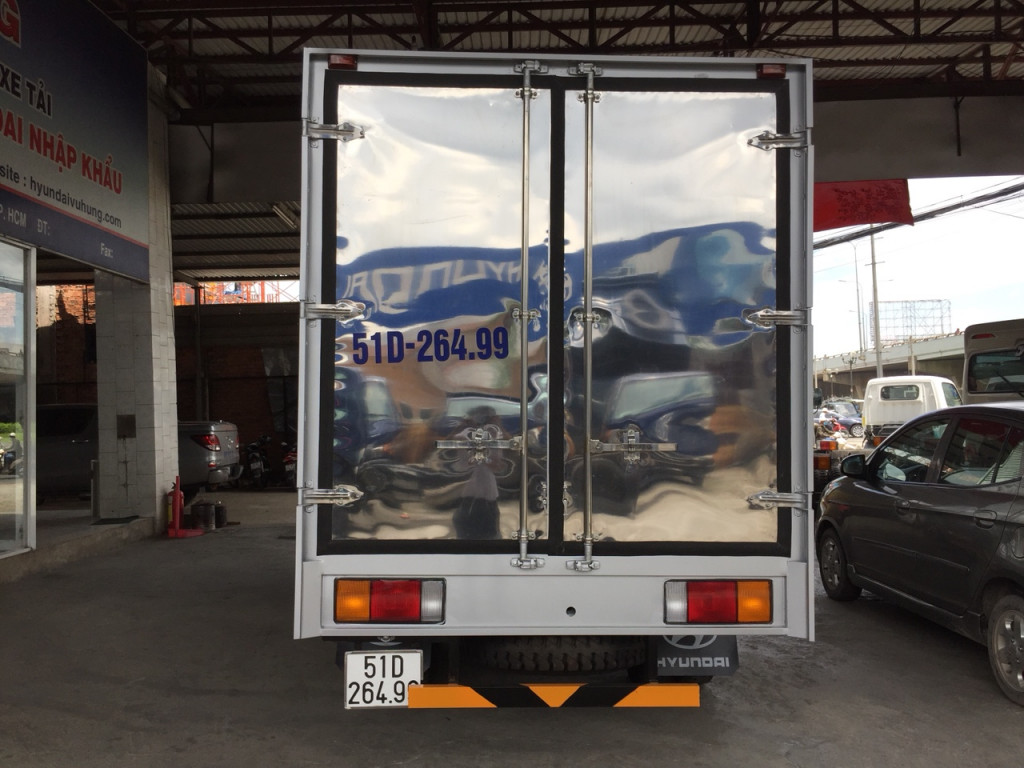 thung-xe-iz40-thung-kin