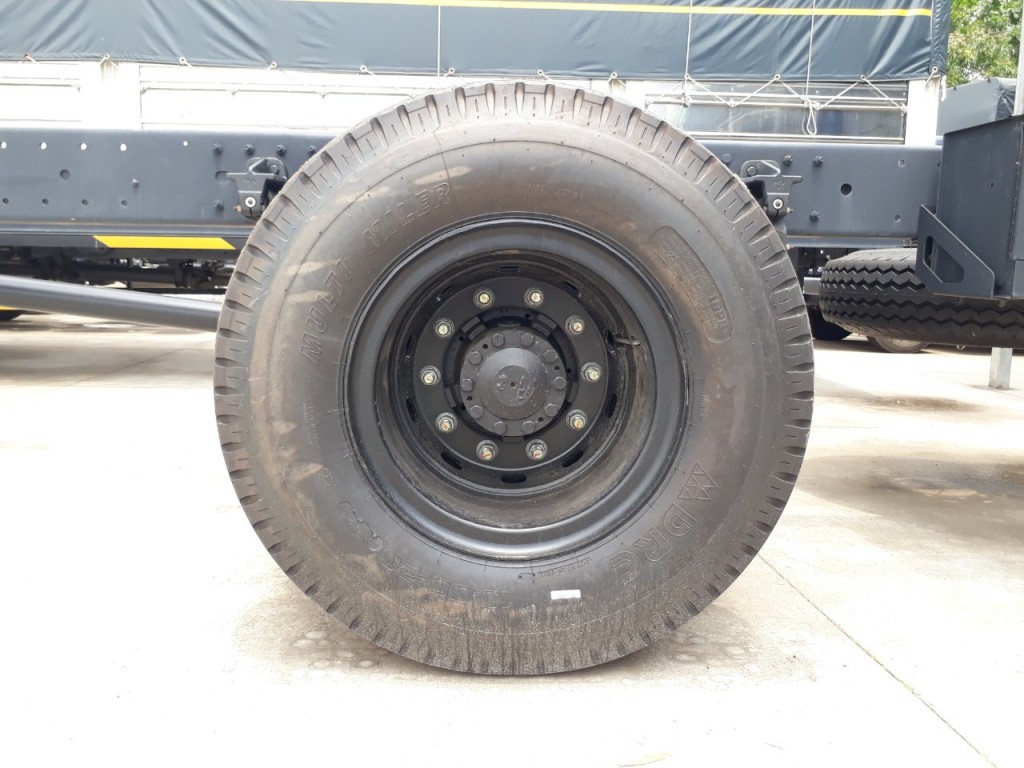vo-xe-10R20.jpg