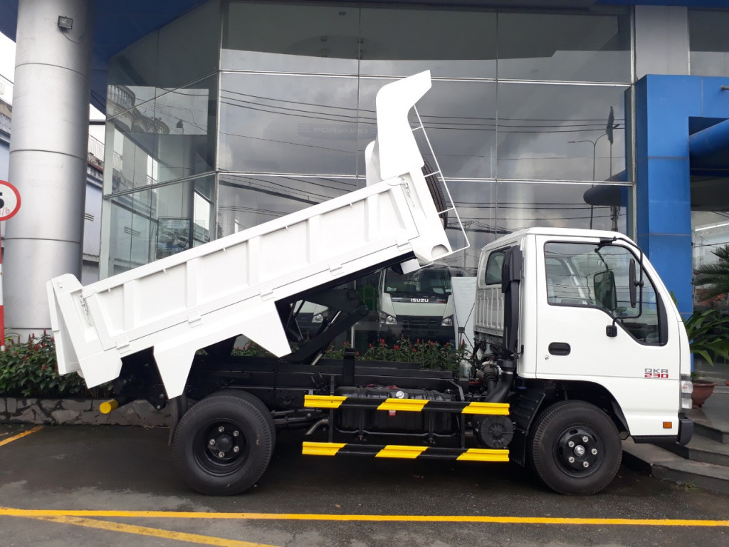 xe-ben-isuzu-2t2