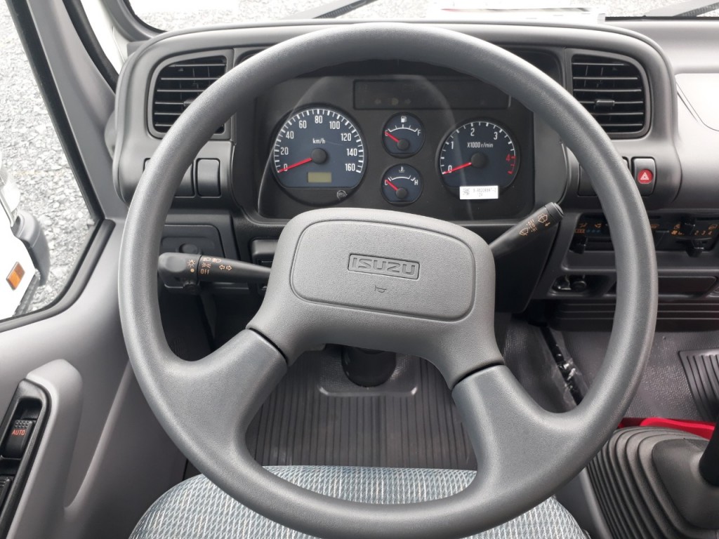 xe-isuzu-qkr230