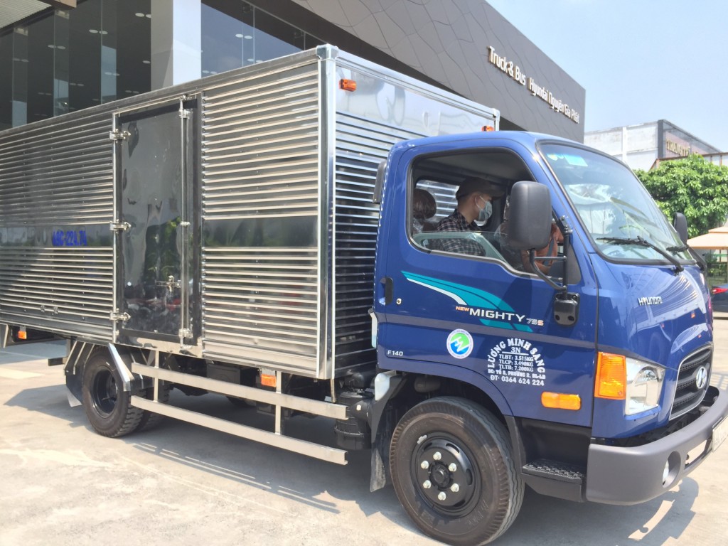 xe-tai-75s-thung-kin.jpg