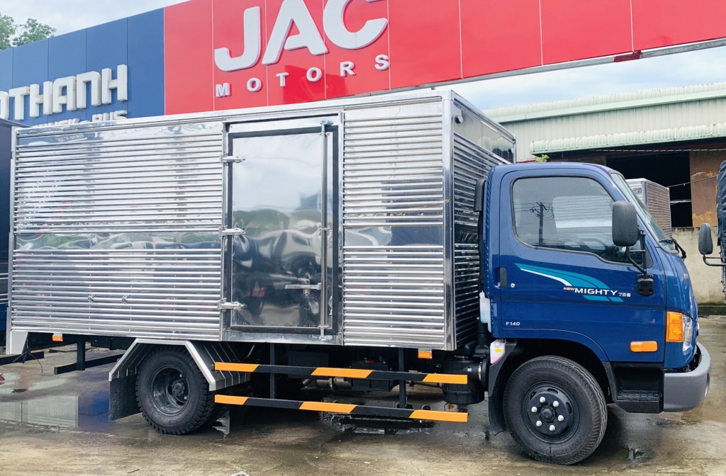 xe-tai-hyundai-75s-thung-mui-bat