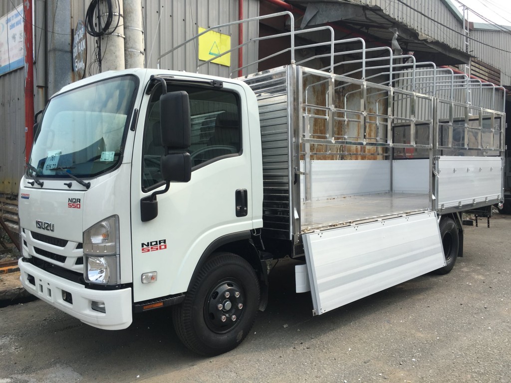 xe-tai-isuzu-5-tan-thung-inox-nhom.jpeg