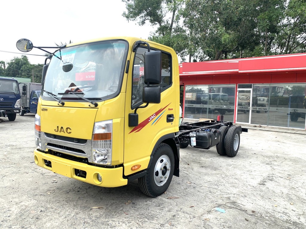 xe-tai-jac-n200s-mau-vang