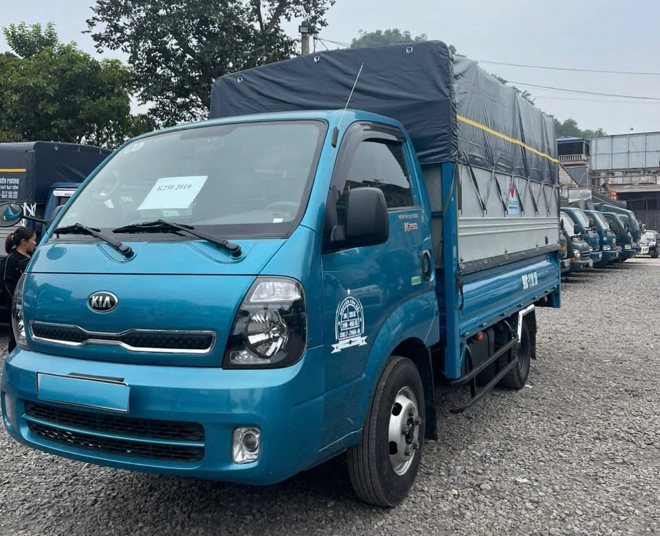 kia-k250-cu-gia-re