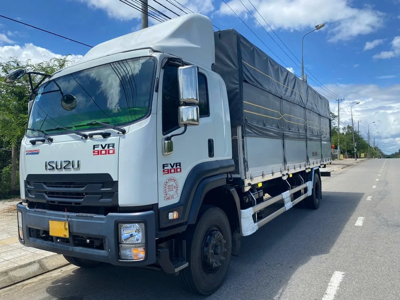 gia-xe-isuzu-8-tan-fvr-cu-2023
