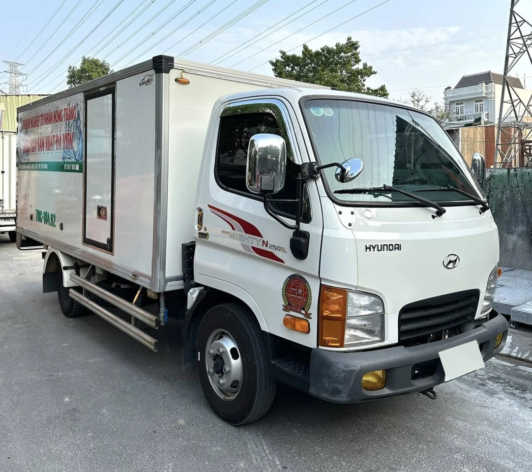 gia-xe-tai-n250sl-cu.jpg