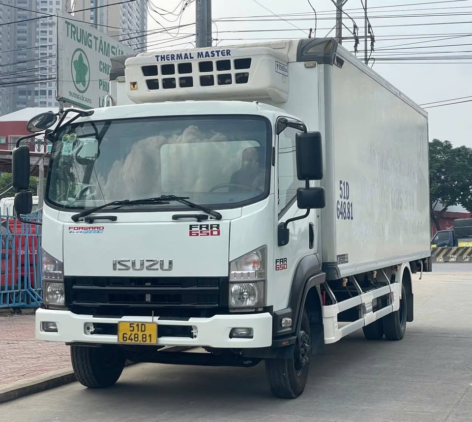 isuzu-6t5-frr-dong-lanh