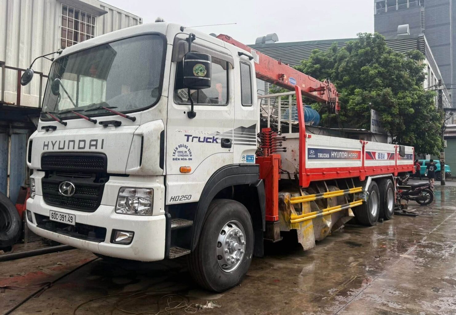 mua-xe-tai-gan-cau-hyundai-3-chan.jpg
