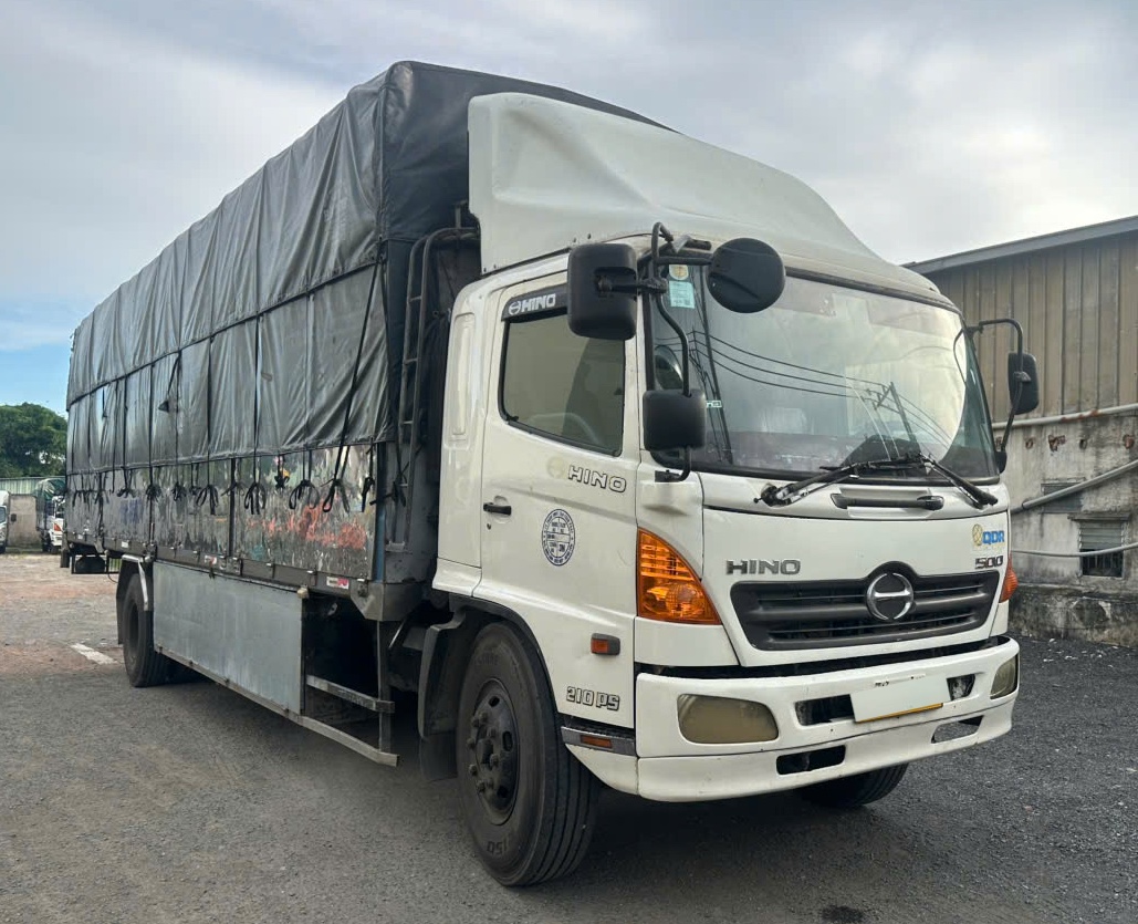 mua-xe-tai-hino-cu-het-doi