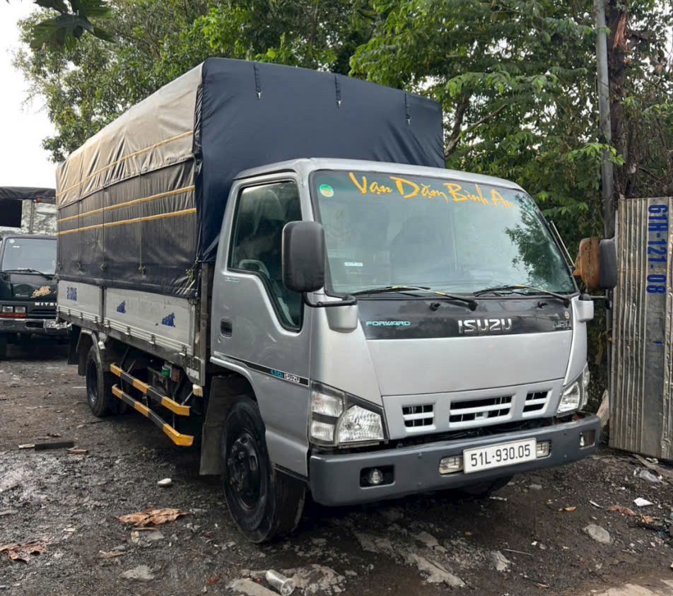 mua-xe-tai-isuzu-cu-het-doi.jpg