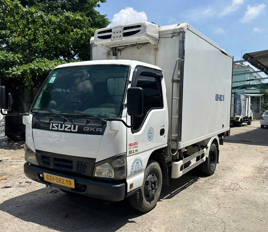 mua-xe-tai-isuzu-dong-lanh-1t